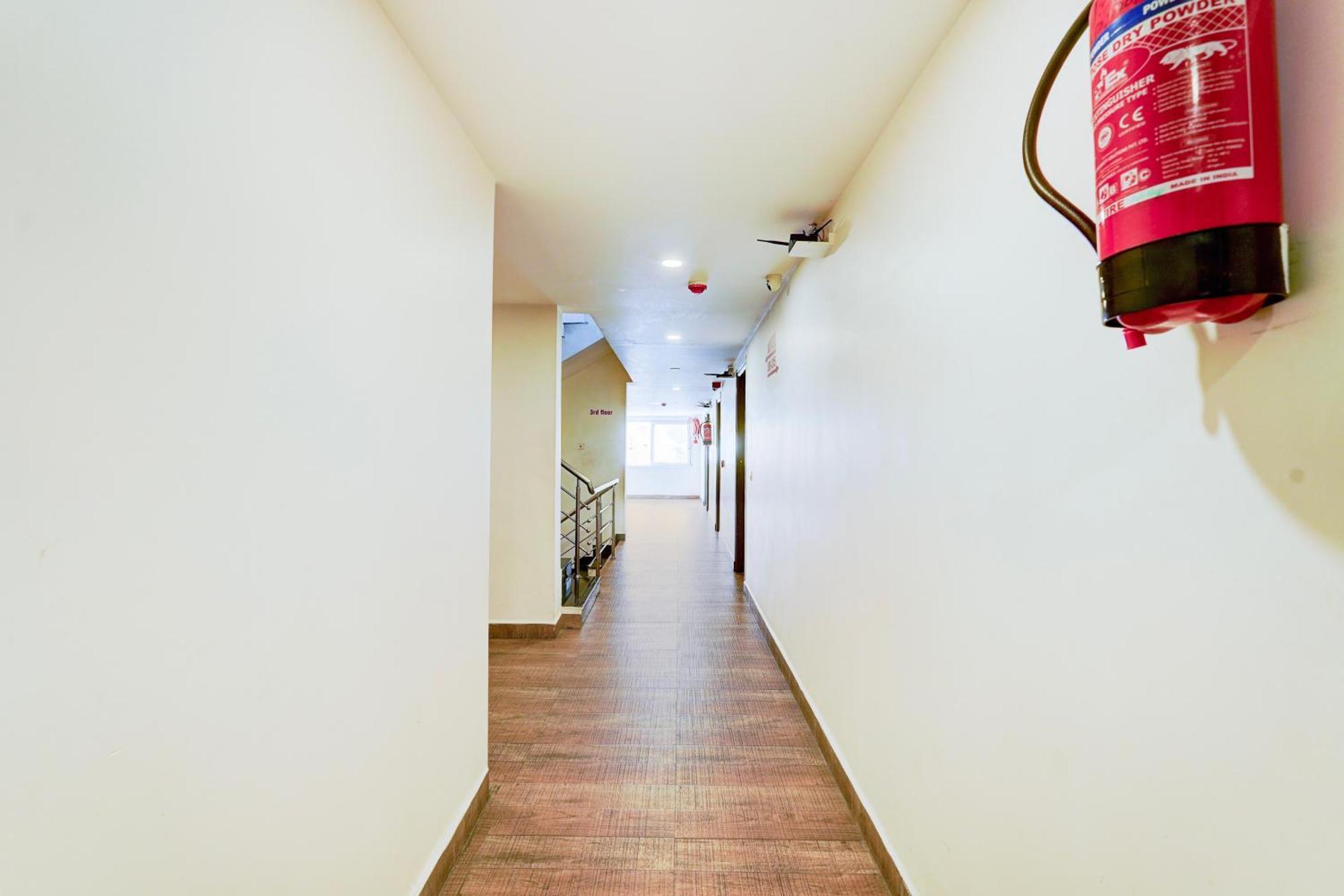 Super Townhouse Tirupati Hotel Exterior photo
